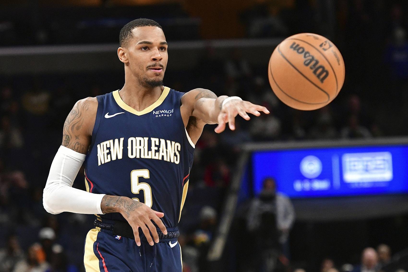 触球违规而 触球违规而